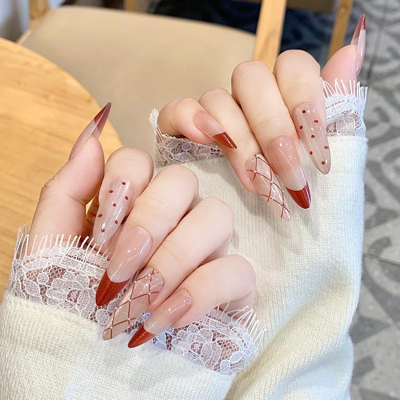 2026 Stylish Medium-Length Wearable Flower Nail Tips - High Quality, Handmade Detachable Nail Art for Students