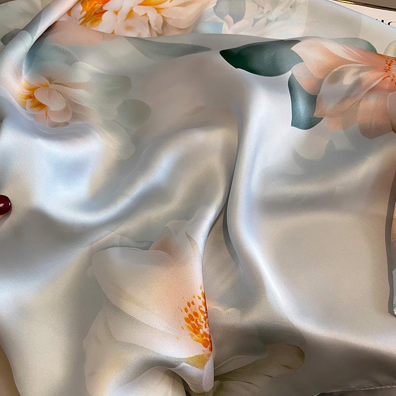New Printed Shawl Temperament Fashionable Silk Scarf for Women In Autumn and Winter Warm Scarf Air Conditioning Spring and Autumn Beach Towel
