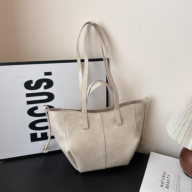 

Niche design retro underarm handbag new autumn commuting versatile large-capacity shoulder bag