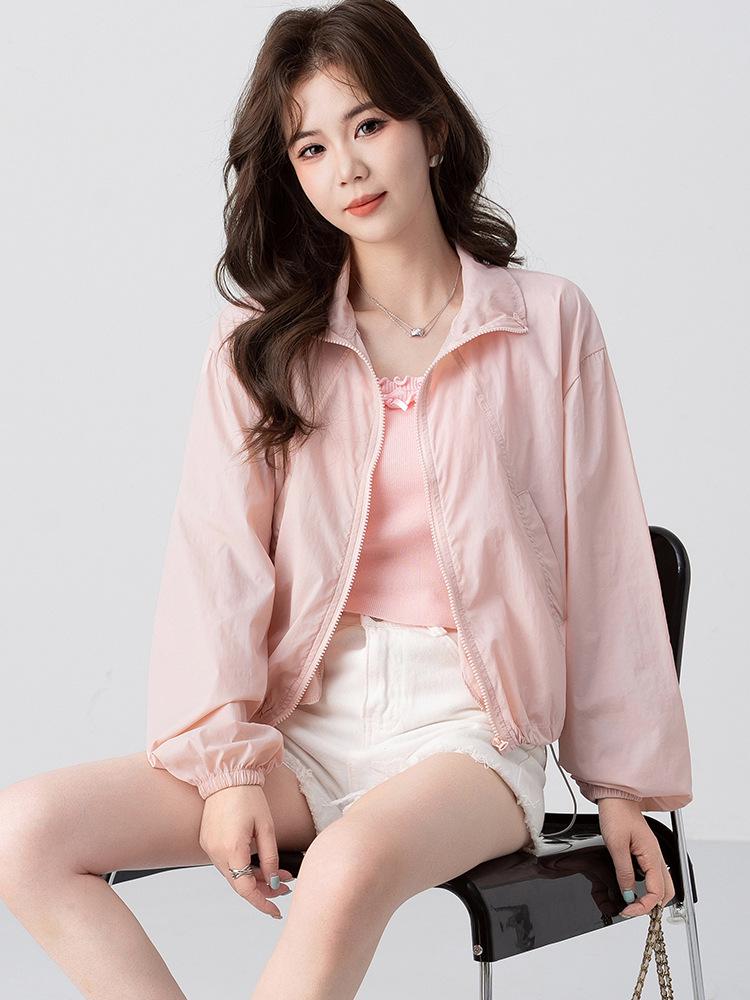 Women's Summer Lightweight Lapel Sunscreen Jacket: Short, Breathable, and Casual Sun Protection Top.