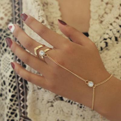 Diamond-Studded Geometric Hollow Arrow Chain Metal Bracelet