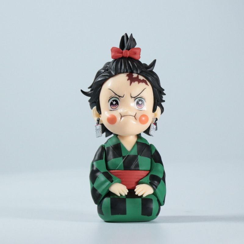 Jucării și figurine anime desenate de Tanjirou, Zenitsu și Inosuke din 'Demon Slayer' ca ornamente decorative de birou