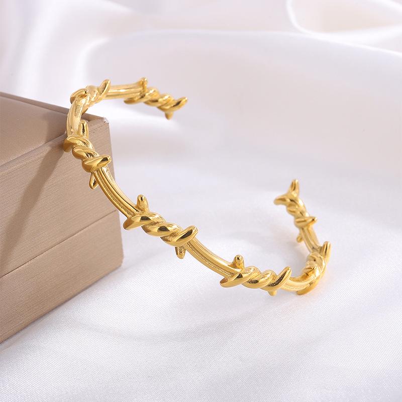 «Модный открытый браслет из нержавеющей стали с шипами — унисекс»