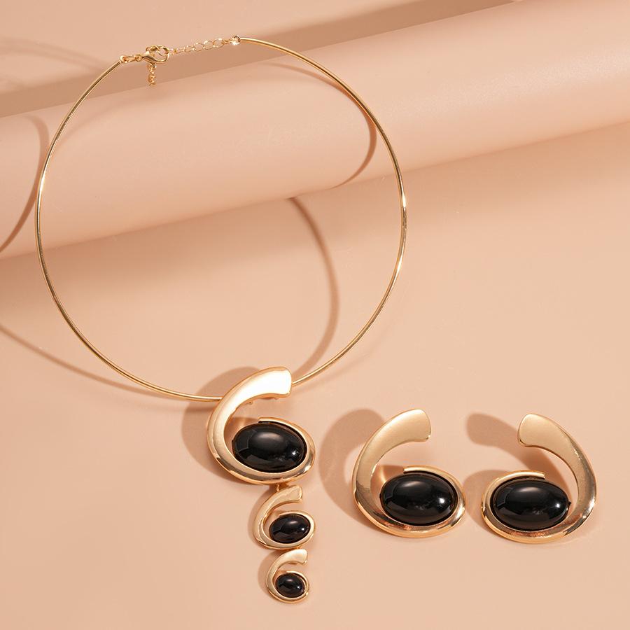 Resin Irregular Geometric Oval Collar Necklace