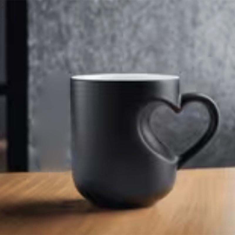 Herzförmige Farbwechselnde Magische Keramiktasse Lustige Farbwechselnde Kaffeetasse mit Henkel Überraschung Gefüllt Heißgetränk Romantisches Geschenk