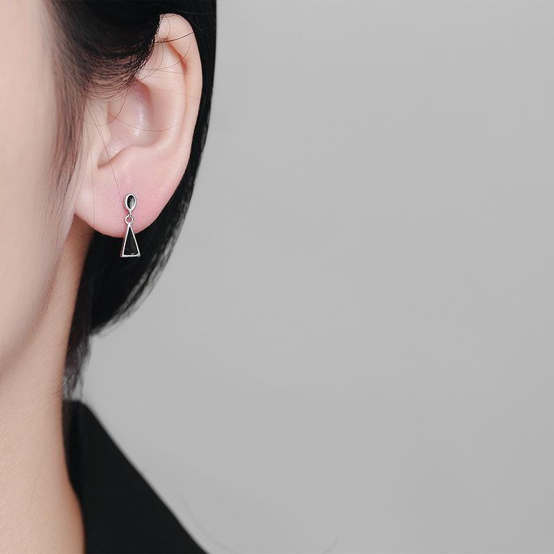 Exquisite Fashion Sterling Silver Stud Earrings Women'S Simple And Elegant Earrings Black Epoxy Triangle Geometric Jewelry Cross Mirror
