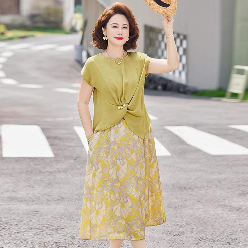

Stylish Mom s Summer Suit: Short-Sleeve Top & Midi Skirt Set for Middle-Aged Women XL [80-95 kg]