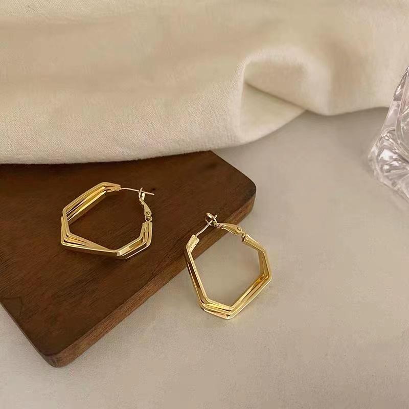New Fashion Trend Geometric Gold Color Hoop Earrings Ladies Simple Round Hollow Pendant Open Earrings Fashion Jewelry Gift 