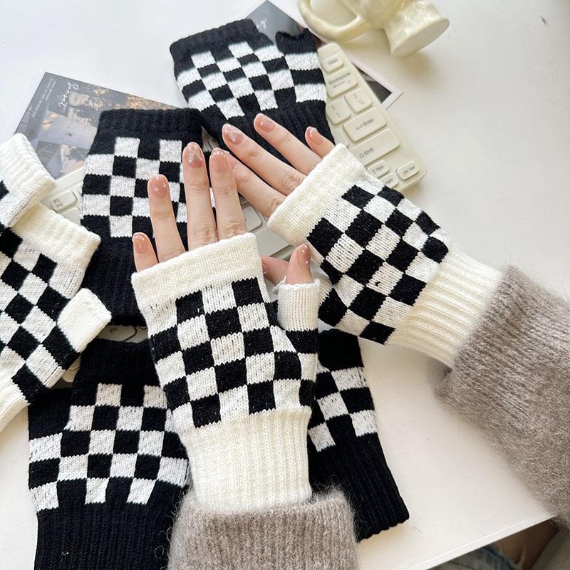New Black and White Checkerboard Plaid Gloves Half Finger Gloves for Couples Knitted Typable Student Fingerless Warm Gloves