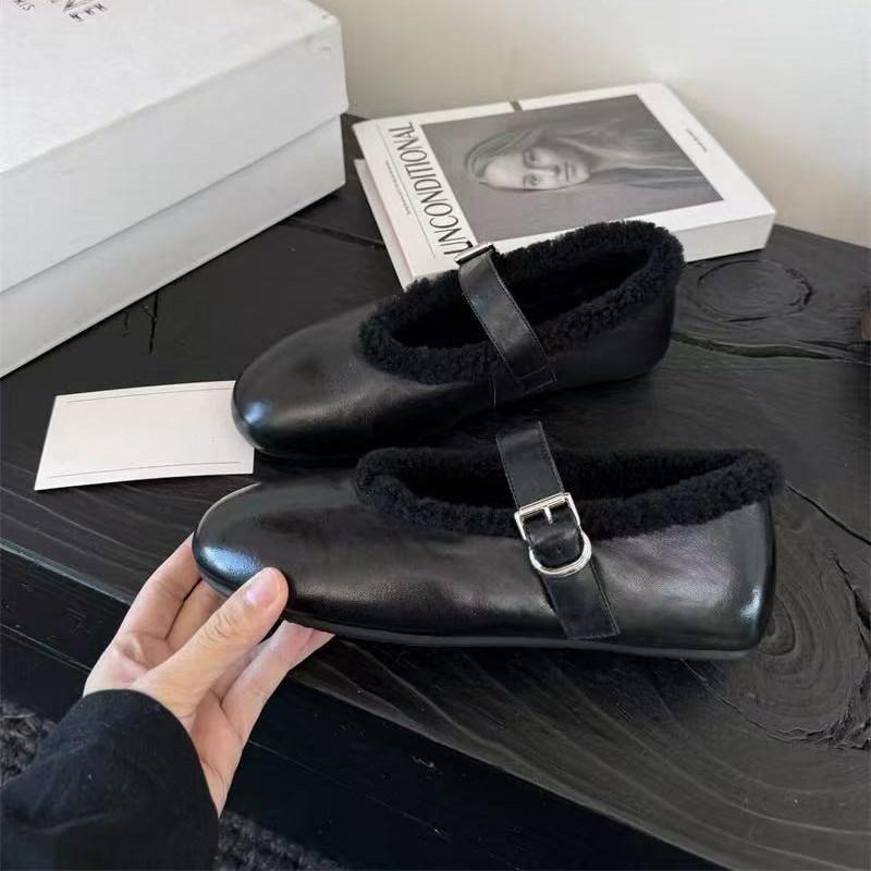 Wind velvet Mary Jane flat-soled single shoes, soft soles are comfortable and warm, versatile, and one-word design will not tire your feet.