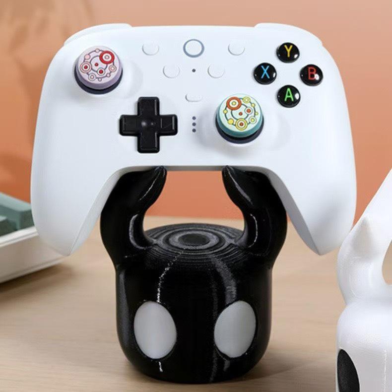 

Universal 3D Printed Controller Stand for PS4, PS5, Switch - Hollow Knight Design