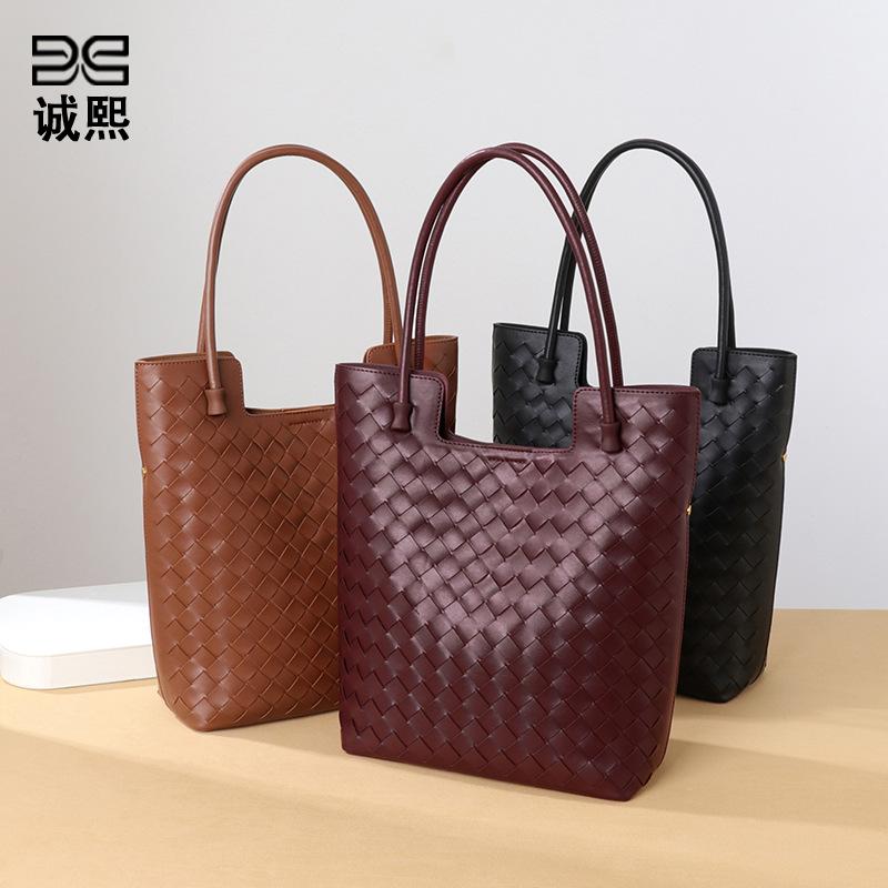 Tote Bag 2025 Spring and Summer New Women's Bag Fashion Woven Bag High-end Super Soft Leather Shoulder Portable Leather Bag