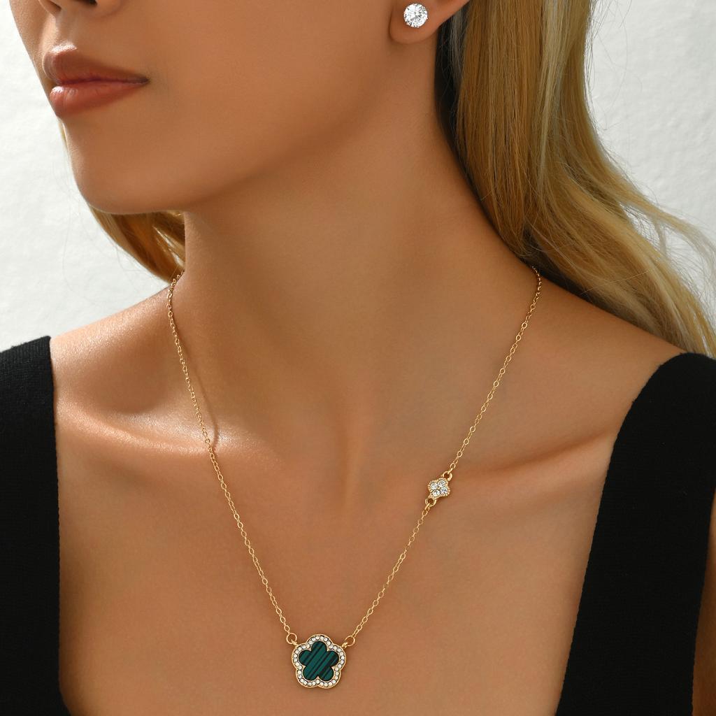 2025 neue Xiaoxiang Halskette Ohrringe Set Blume Set Diamant Design Lange Schlüsselbein Kette