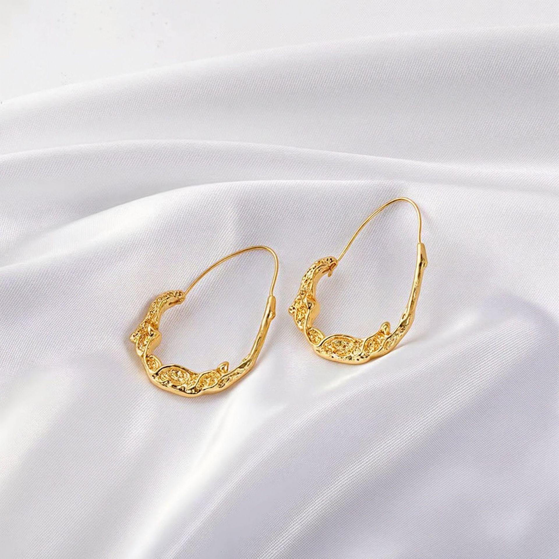 European & American Retro Irregular Women s Fashion Earrings - Exaggerated, Versatile Simple Studs & Ear Cuffs