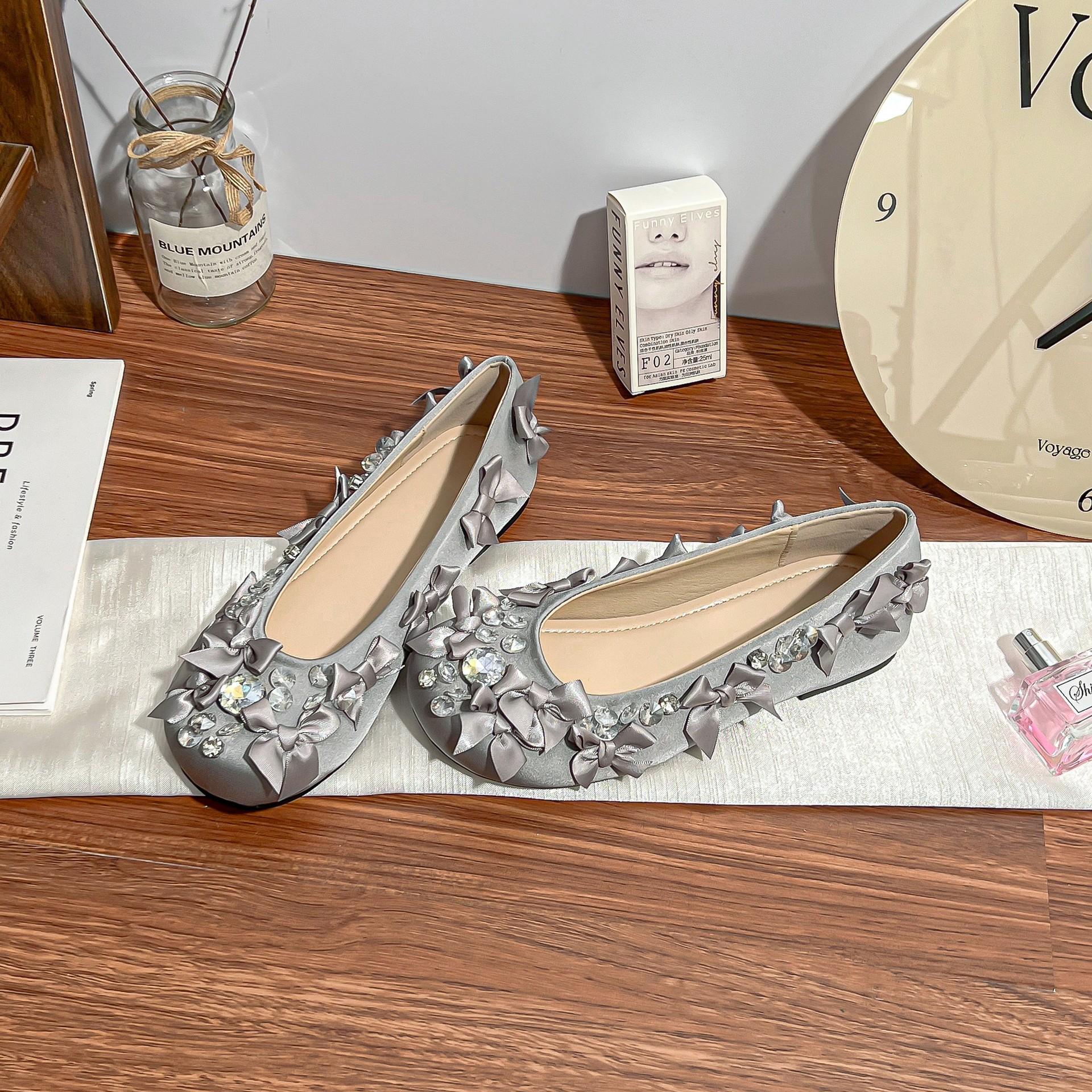 

Flat shoes women s high-end temperament celebrity style light luxury niche single shoes women s bows women s shoes soft soles are not tired 42 серебряный серый