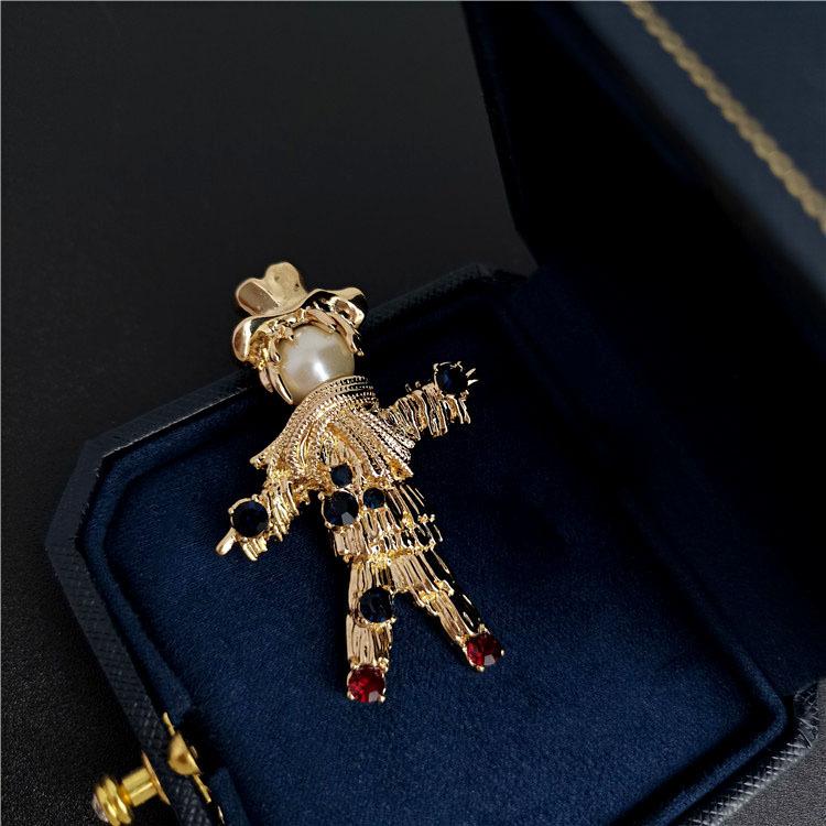 Retro Scarecrow Needled Pearl Accessory Brooch