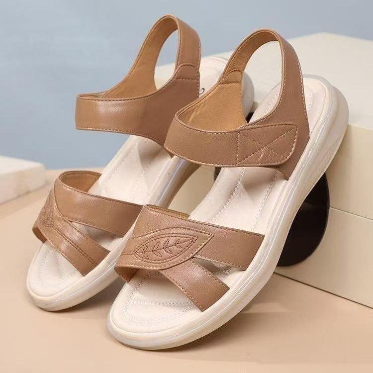 Chaussures de maman été nouvelles sandales chaussures pour femmes à semelle souple confortables chaussures pour femmes d'âge moyen mode décontractée sandales Velcro pour femmes d'âge moyen et âgées