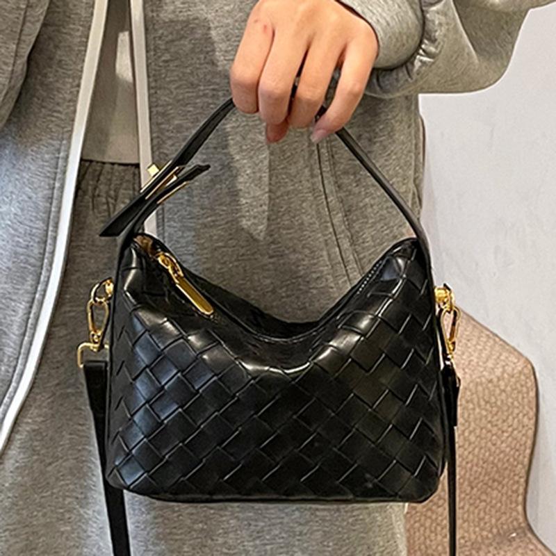 Fashion Design Handbag Women's 2025 Summer New Fashionable Woven Small Bag European and American Personality Shoulder Messenger Bag