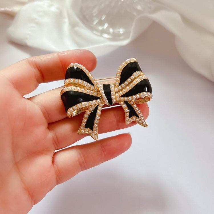 Vintage French Style Butterfly Brooch With Pearl Drop Oil Finishing For Women Fashion Accessories
