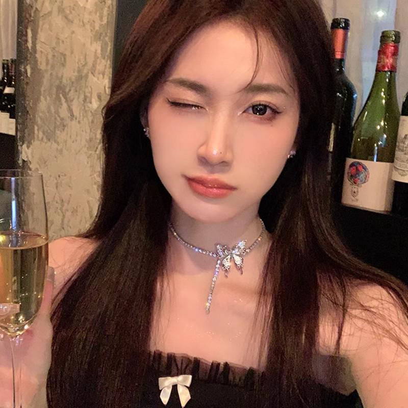 2024 High-End Diamond Butterfly Clavicle Necklace: Elegant, Niche Design for Women