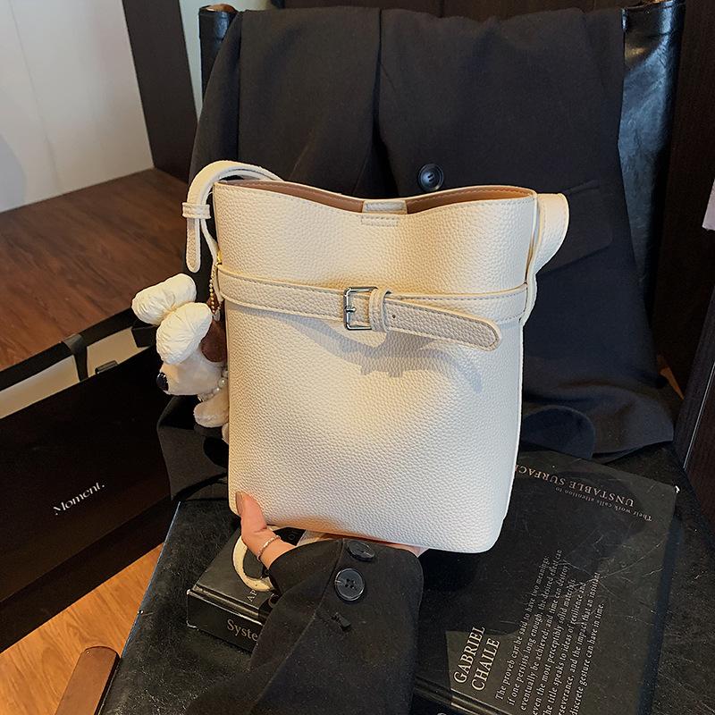 Large-capacity bags women's simple and versatile 2025 new casual shoulder armpit bags women's popular bucket bags this year