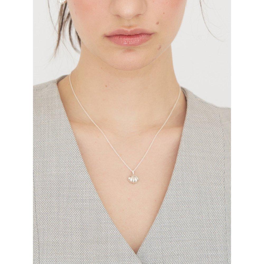 Shell Flow Necklace