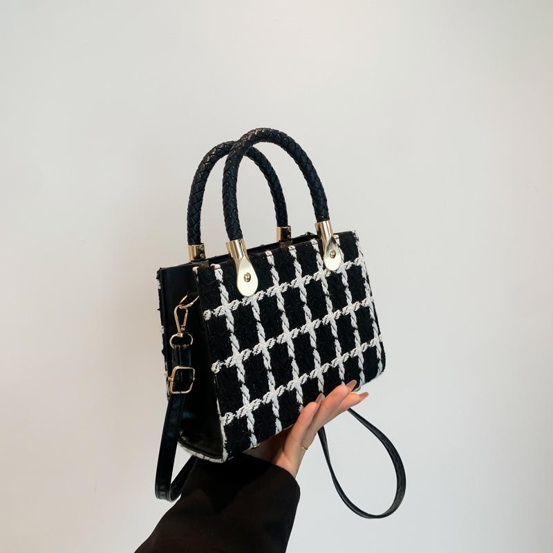 

Популярные сумки этого года женские сумки 2025 лето новая мода корейская версия красивая текстура на плечо через плечо маленькая квадратная сумка