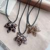 Elegante Retro-Leopardenmuster-Blumen-Anhänger-Halskette für Damen - Herbst/Winter Lange Kette Leichter Luxus-Schmuck