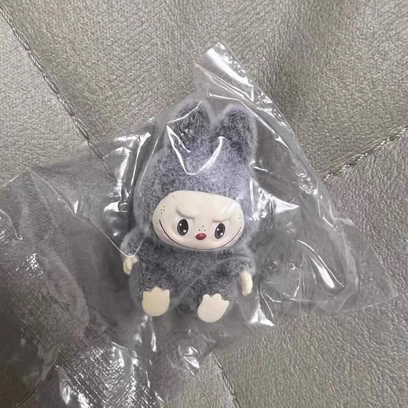 1 Stück Mini Labubu Sitzende Haltung Puppe Actionfigur Modell Desktop Ornament