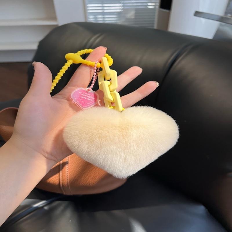 Lovely Heart Keychain Simple Car Key Chain Plush Pompoms Hanging Ornaments Keyrings Bag Pendant Keychain Accessories
