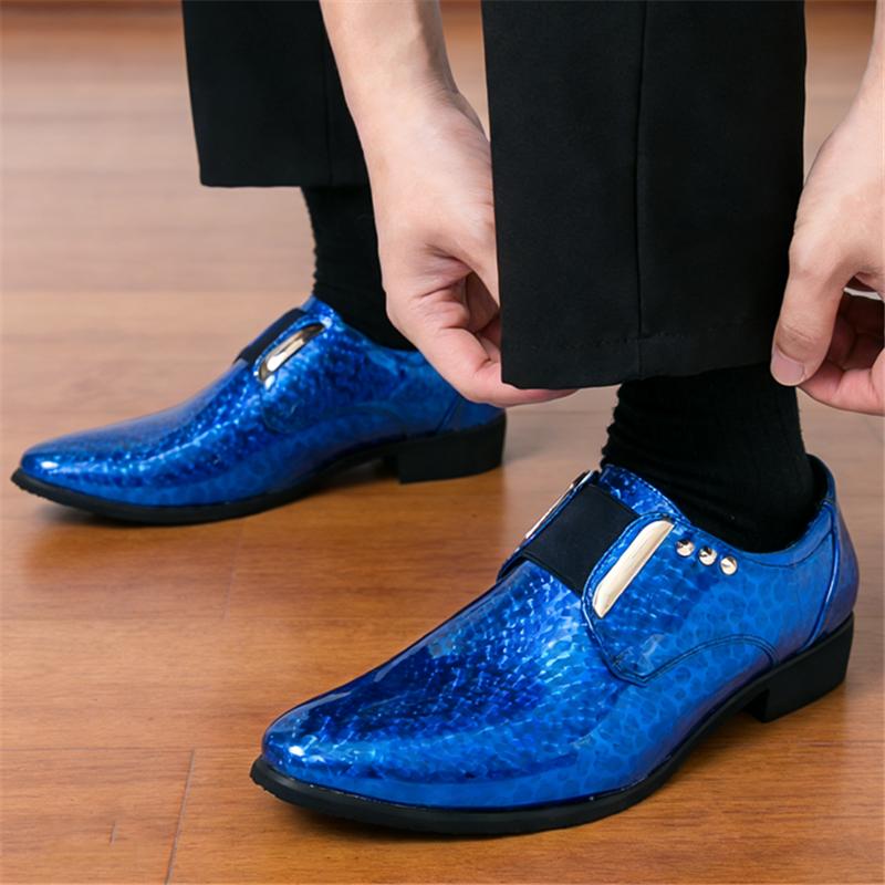 Gentleman Fashon Black Gold Blue Casual Loafter For Men Rivet Pointed Glossy Patent Leather Shoes Formal Wedding Dress Footwear