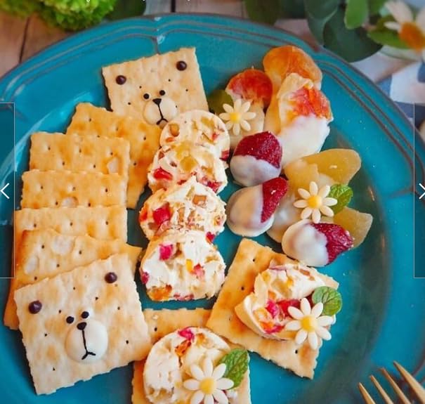 Doshisha Dried Fruit Assortment Half Raw Peach 80g Half Raw Mandarin Orange 75g Half Raw Pineapple 70g Half Raw Mango Melon 65g Total 4 bags set White