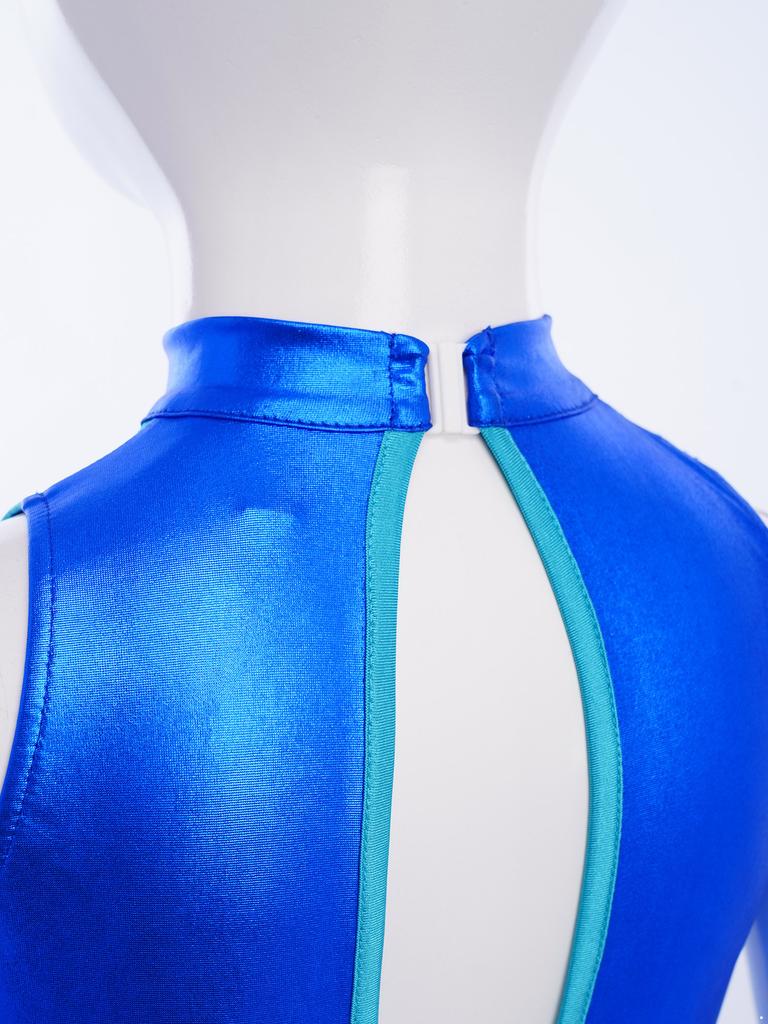 Funkelndes Strass-Performance-Outfit für Mädchen: Metallisches Colorblock Crop-Top mit passender elastischer Shorts für die Bühne