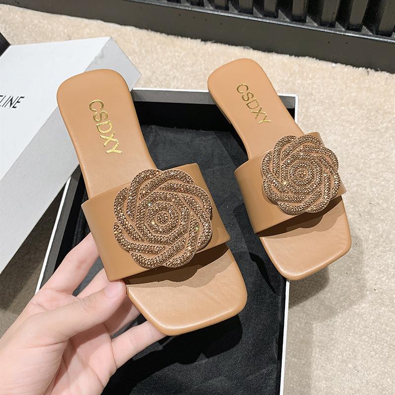

Flat Designer Shoes Women New Summer Bling Rhinestones Decoration Beach Slippers for Lady Breathable Hollow Travel Slides
