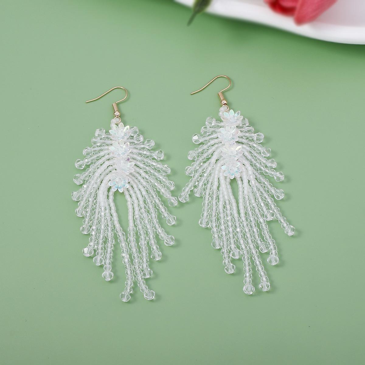

Korean spring sweet light luxury fireworks pure handmade crystal fringed beaded flower earrings holiday style versatile ear hooks білий