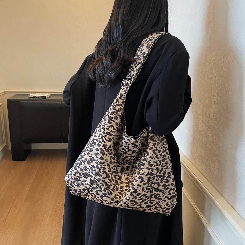 Leopard print tote bag women's large capacity 2025 autumn new retro niche casual shoulder bag trendy fashion underarm bag
