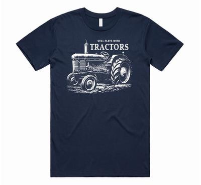 Spielt immer noch mit Traktoren T-Shirt Top Herren Landwirtschaft Geschenk Traktor Ausbringen