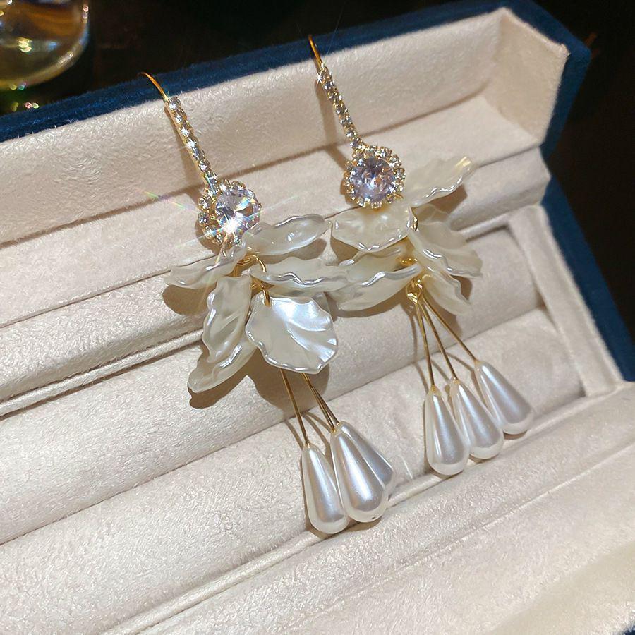 Elegant Pearl Petal Tassel Earrings: Trendy 2026 High-End Design