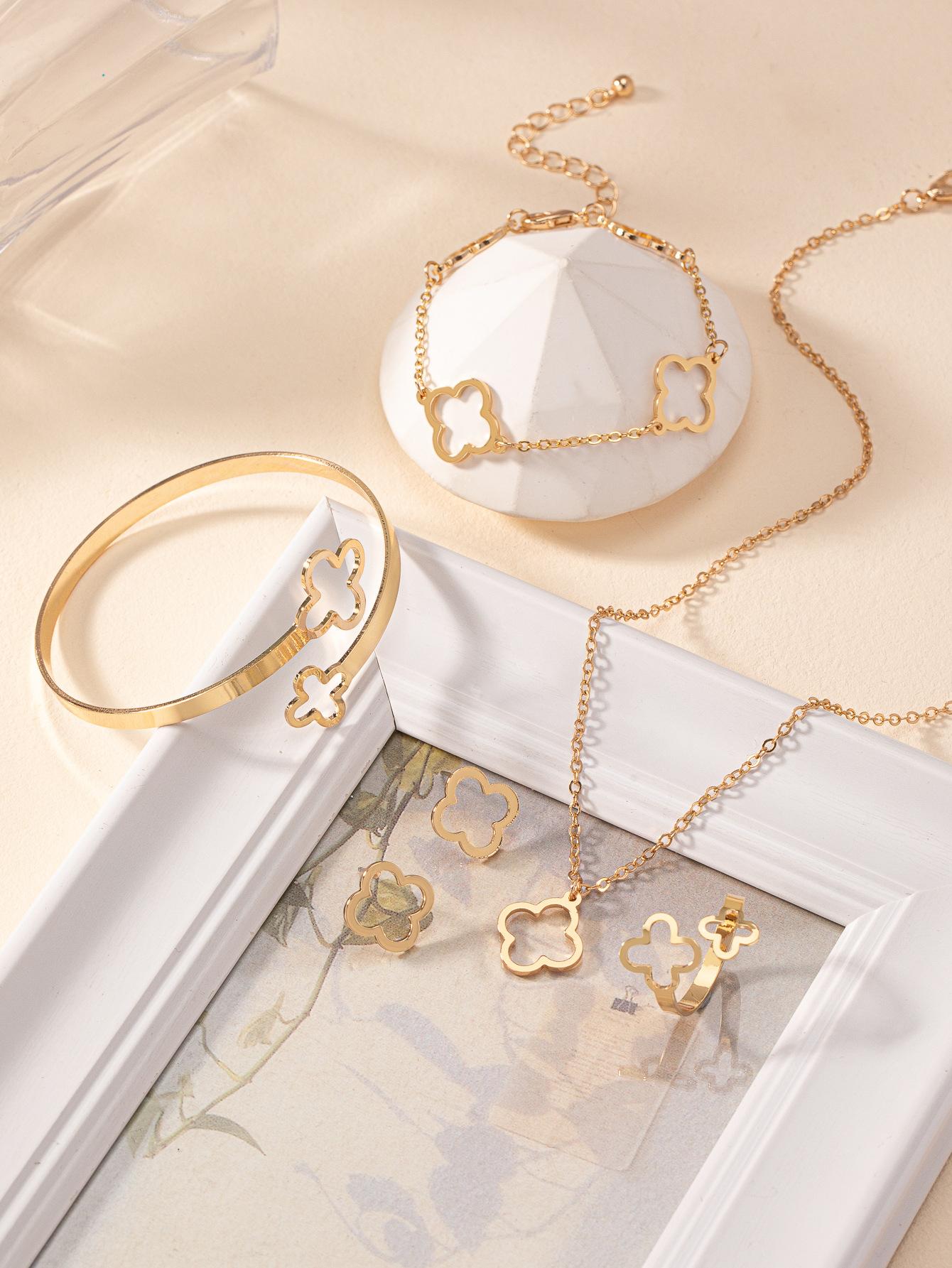 Fashion Lucky Clover Bracelet - Necklace - Earrings - Chain Bracelet & Ring Set