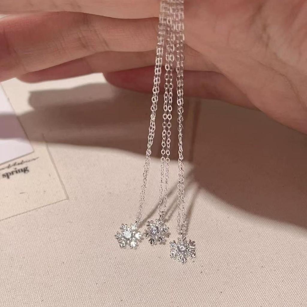 Gold-Plated Nickel Silver Snowflake Necklace for Women - Elegant Design with High-End Feel