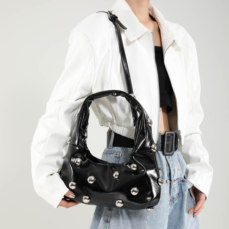 2025 New Women's Bag Korean Version Fashion Rivet Personality Fashion Niche Shoulder Bag Ins Internet Celebrity Crossbody Armpit Bag