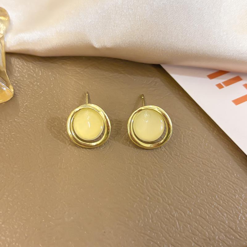 Amber Coffee French Retro Luxury Earrings - Women's Elegant Studs with Niche Design