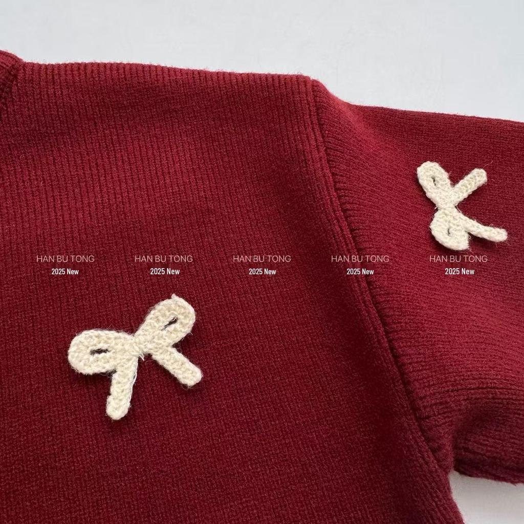Girls' 2025 Sweater and Jeans Set: Warm Autumn/Winter Knit Pullover with Bow.