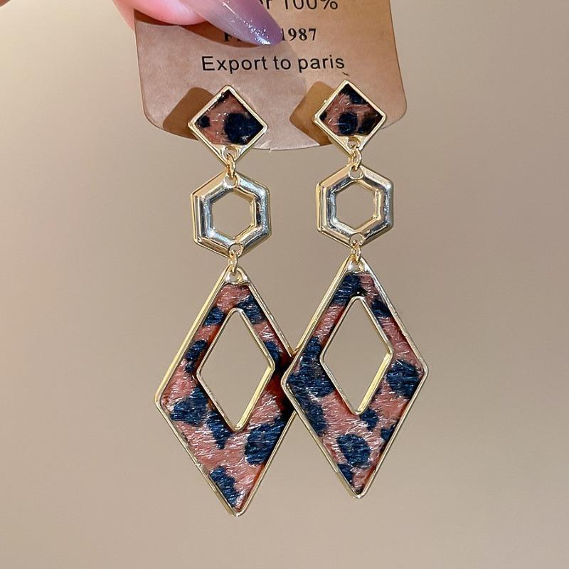 Silver Needle Leopard Geometric Earrings Vintage Maillard Temperament Premium Stud Earrings Fashion Daily Commuter Earrings