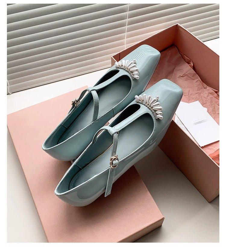 

2025 new French pearl square head inner height increase flat-soled single shoes women s shallow mouth one-word buckle belt Mary Jane women s shoes 40