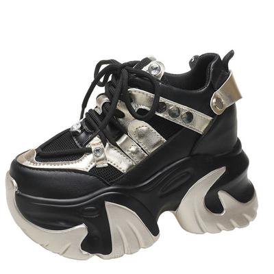 Moda Nowe kliny Casual Chunky Shoes Wysokie buty na platformie Kobieta 10CM Wiosna Oddychająca siateczka Trampki Ukryte Zwiększające Sportowe Buty Taty