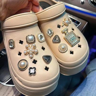Luxusní designový přívěsek na boty pro Crocs DIY Barokní perla Diamantová dekorace boty Spona pro Croc Charms Děrované boty Příslušenství