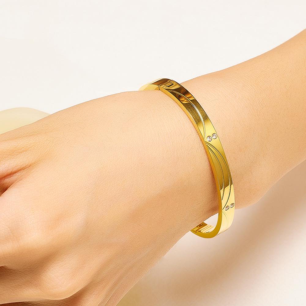 European Retro Zirconium & Titanium Bracelet - Fashionable, Versatile, Durable Gold Finish