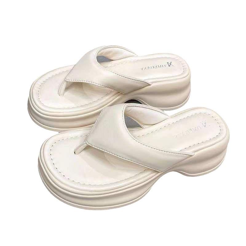 Internet-Berühmtheit weiße erhöhte dicksohlige Flip-Flops Damen Sommerbekleidung 2025 neu super angesagt vielseitig Strand coole Slipper