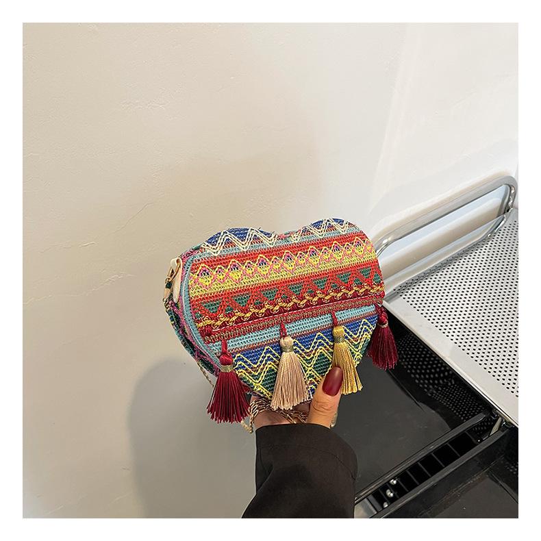 2025 New Bag Women's Fashion Messenger Bag Heart-shaped Fringed Ethnic Style Chain Girl Small Satchel Woven Bag